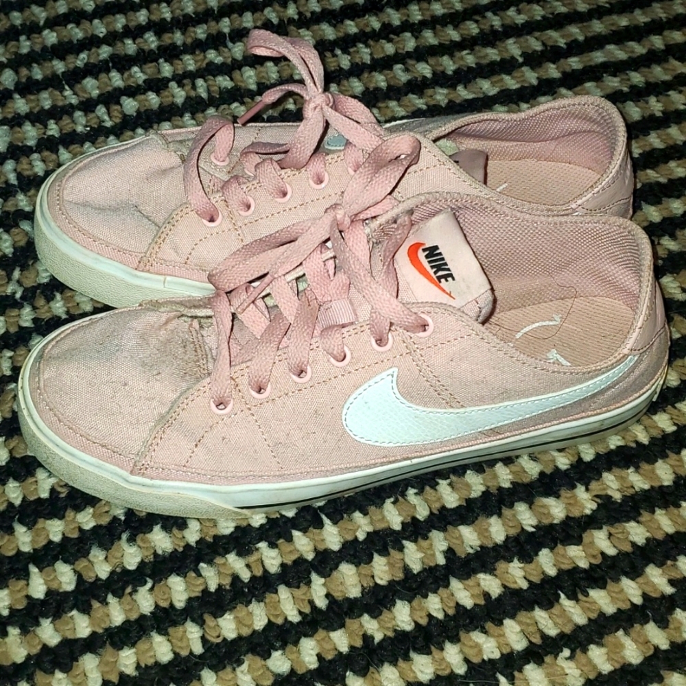 Pink Nikes - Picture 1 of 7